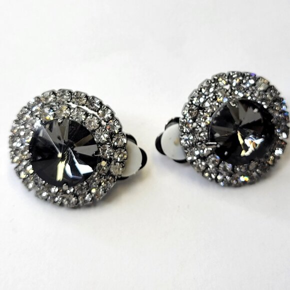 Vintage Black Rhinestones Cluster Clip On Earrings. - Picture 3 of 4